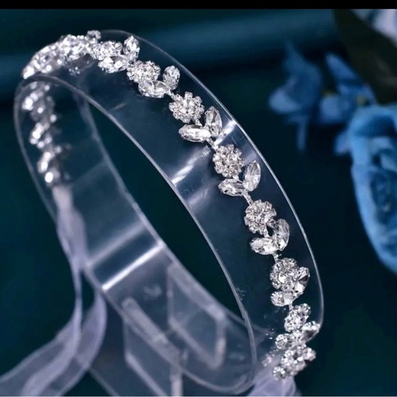Elegant Silver Crystal Headband - Picture 3 of 4